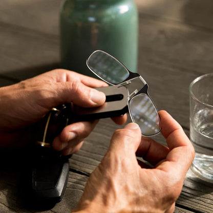 🔥Slim Folding Keychain Reading Glasses - Clips Anywhere, Reads Anytime🔑