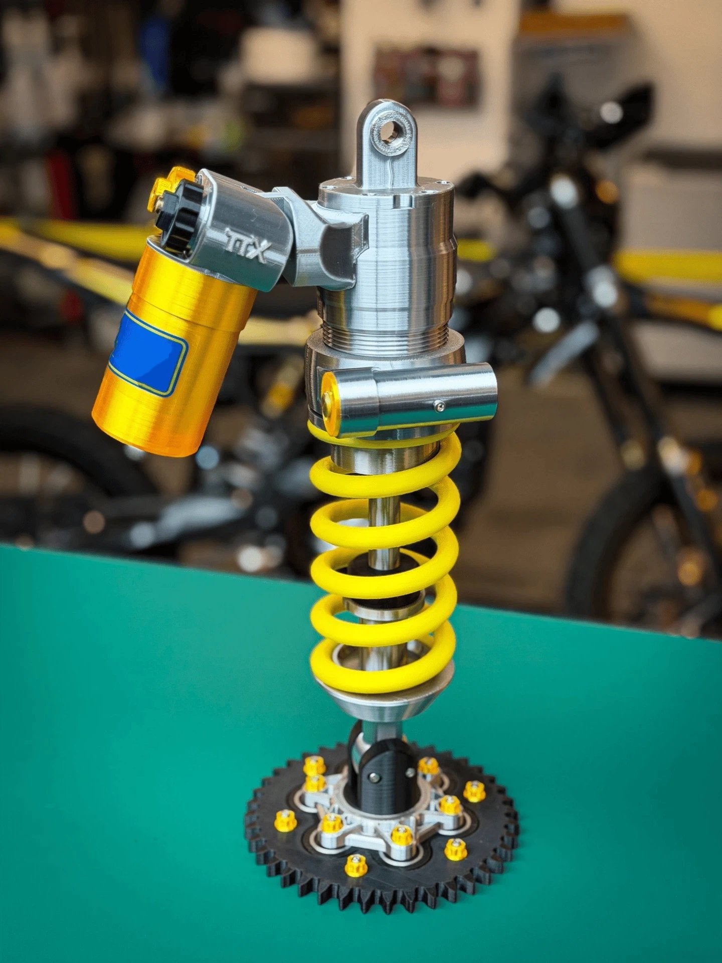 🎁Father's Day Special Sale🔥Inspired Suspension Shock Absorber Lamp - Adjustable LED Light for Gamers & Car Enthusiasts💡